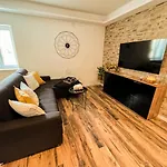 Golden Elio Apartman *