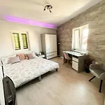 Golden Elio Apartman *