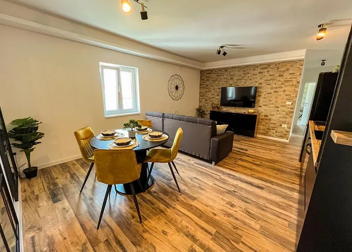 Golden Elio Apartment