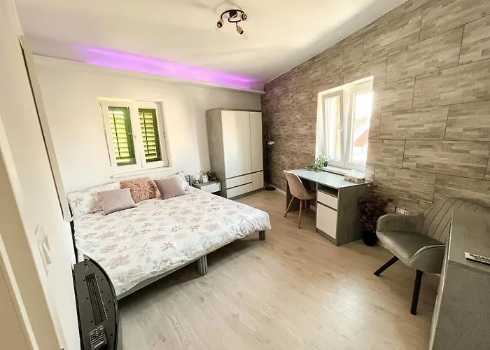Golden Elio Apartment *