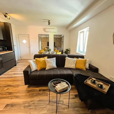 Apartment Golden Elio *