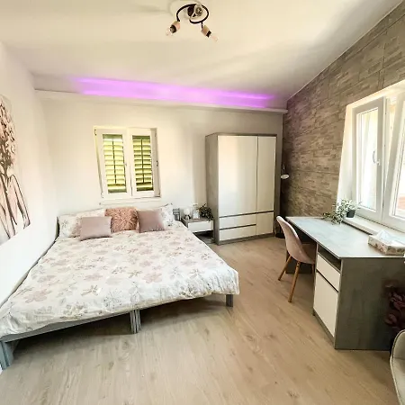 Golden Elio Apartment