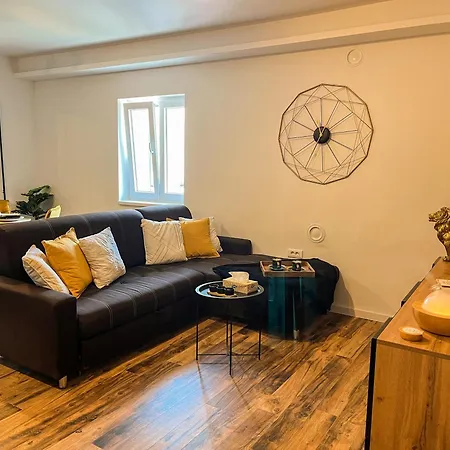 Golden Elio Apartment *