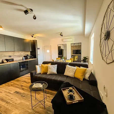 Apartment Golden Elio *