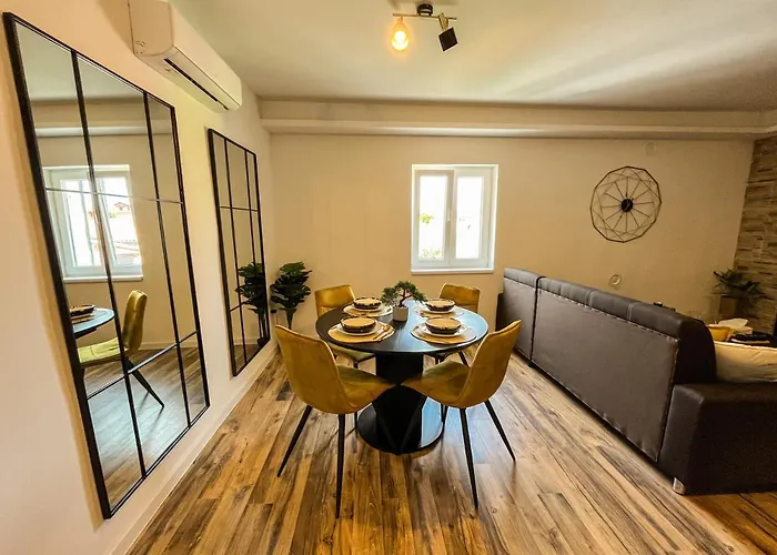 Golden Elio Apartman Póla