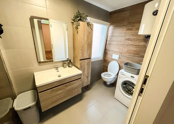 Golden Elio Пула