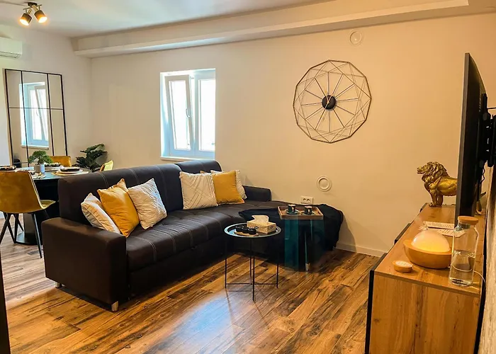 Golden Elio Apartament *